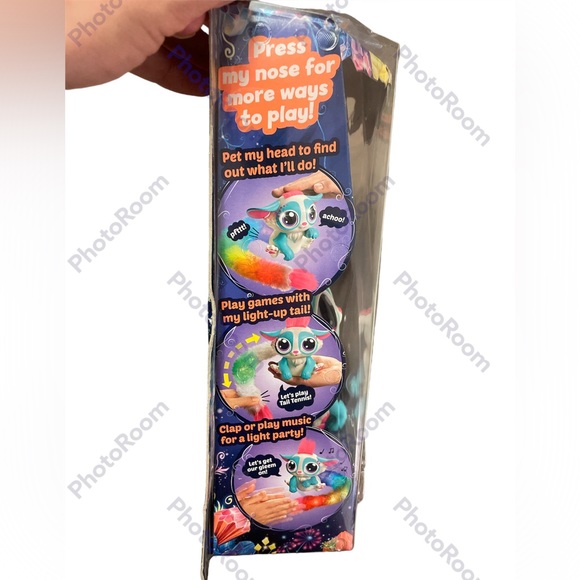 LiL’ Gleemerz “AMIGLOW” Interactive Talking Lemur with Light Up Rainbow Tail! - Picture 6 of 6